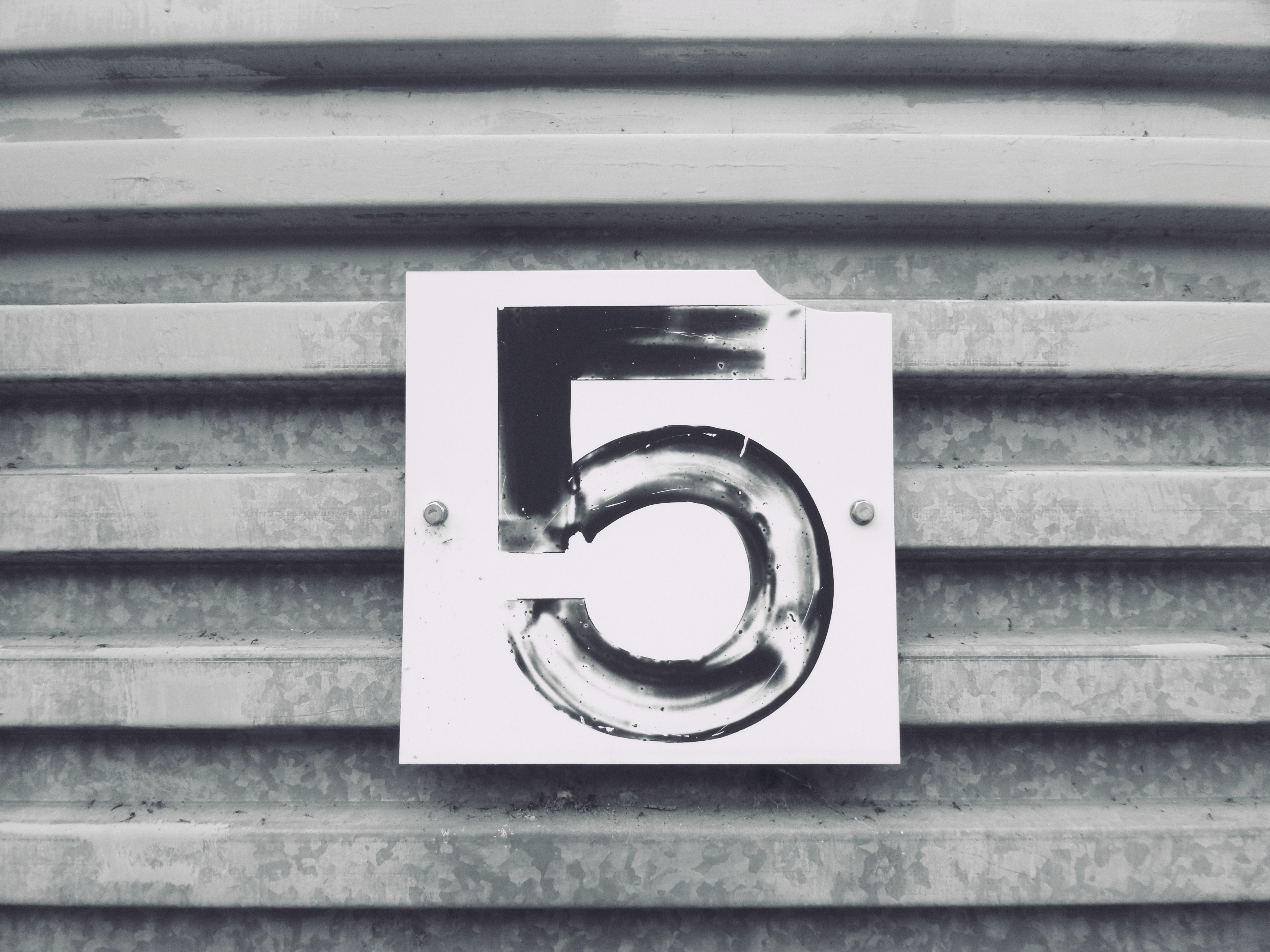 Metal sign with the number 5